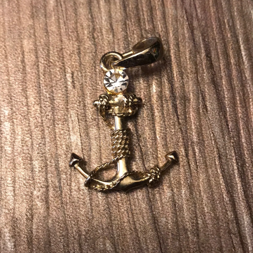Gold pendant